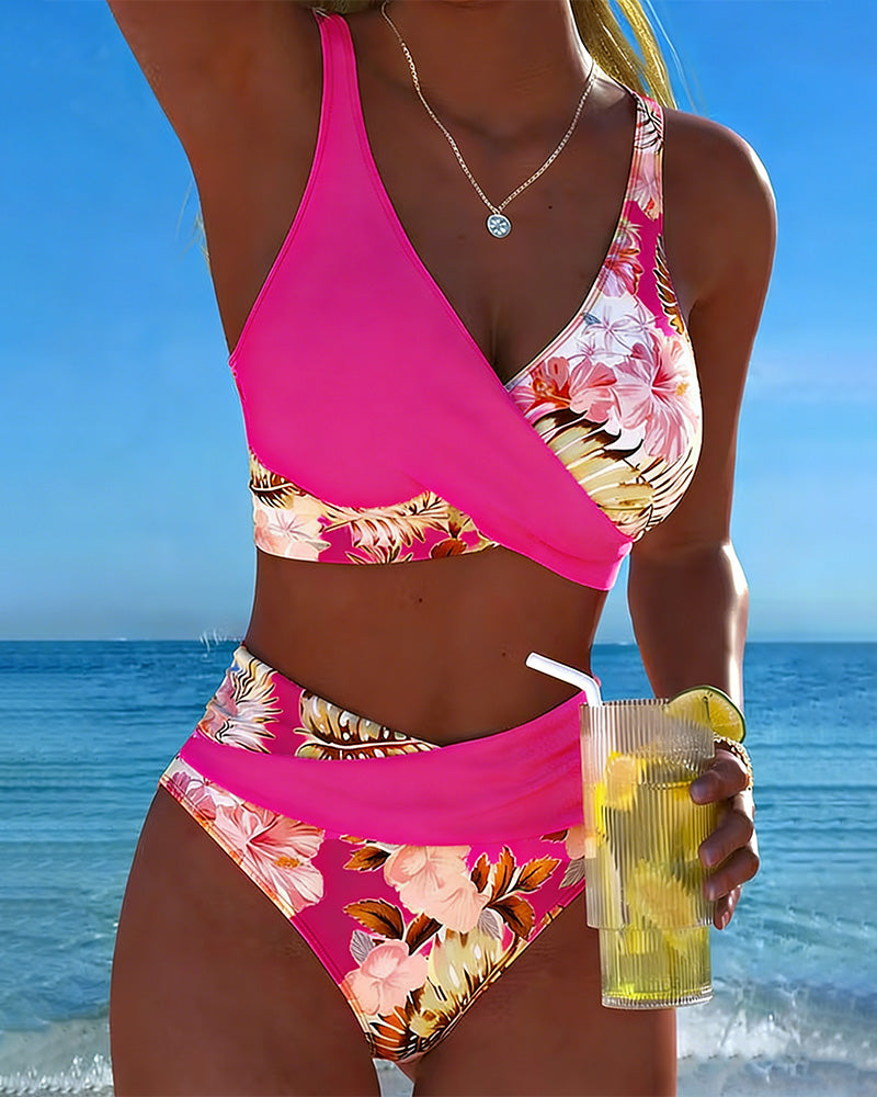 Bini – Bikini med kontrastblomstermønster og slids