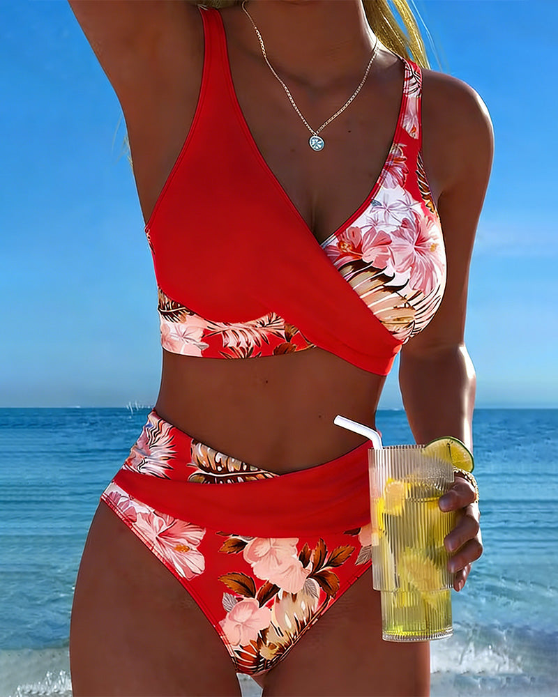 Bini – Bikini med kontrastblomstermønster og slids