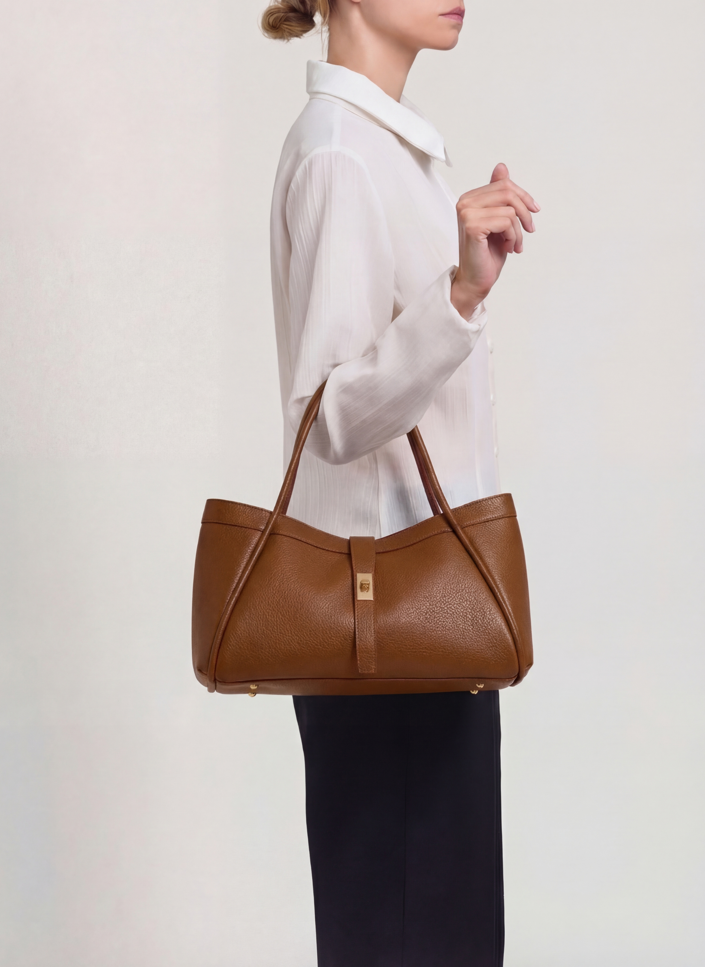 Mayfair Media-taske i Togo-kalveskind – cognac