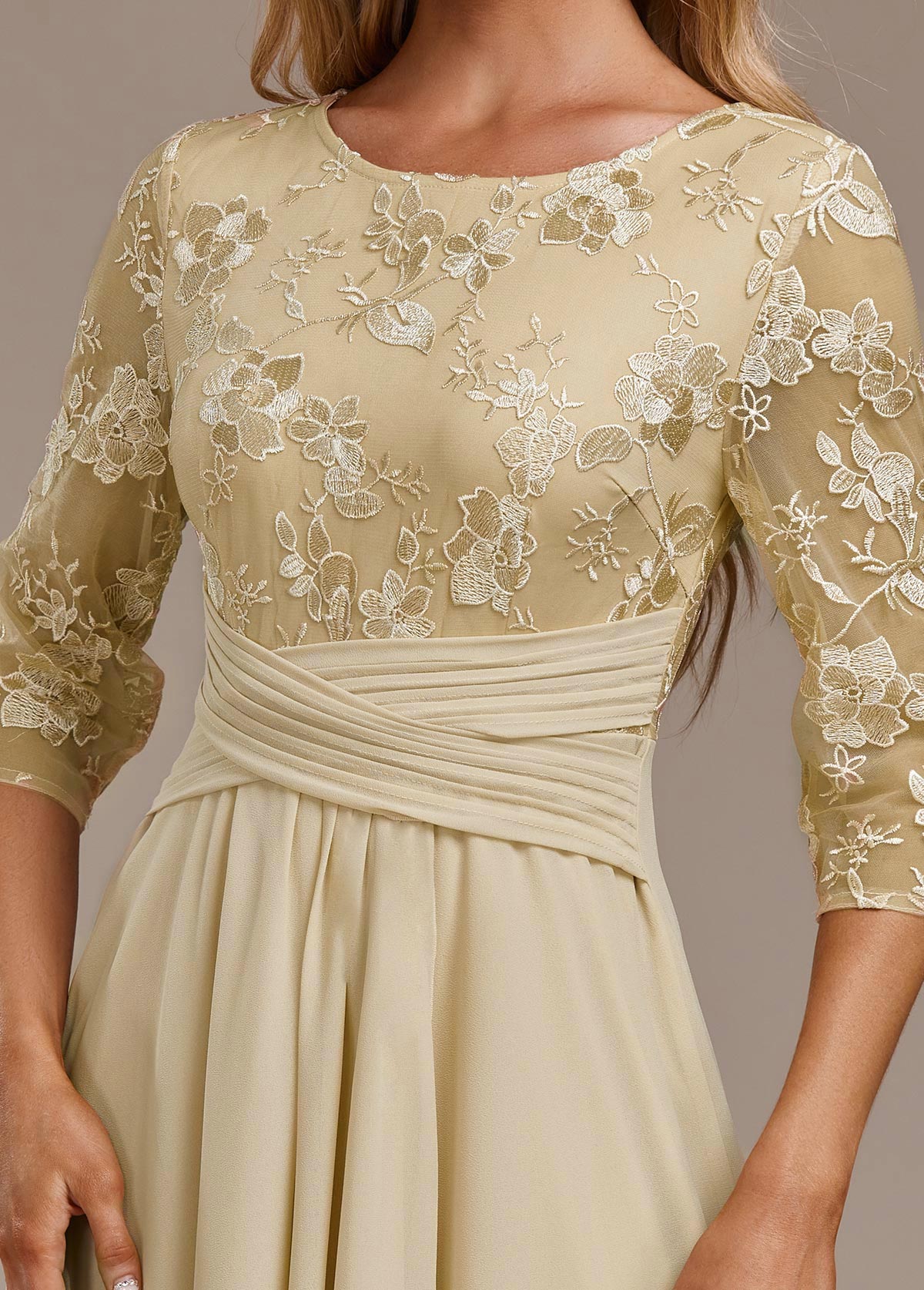 Elin™ - Champagnekjole med fine broderier
