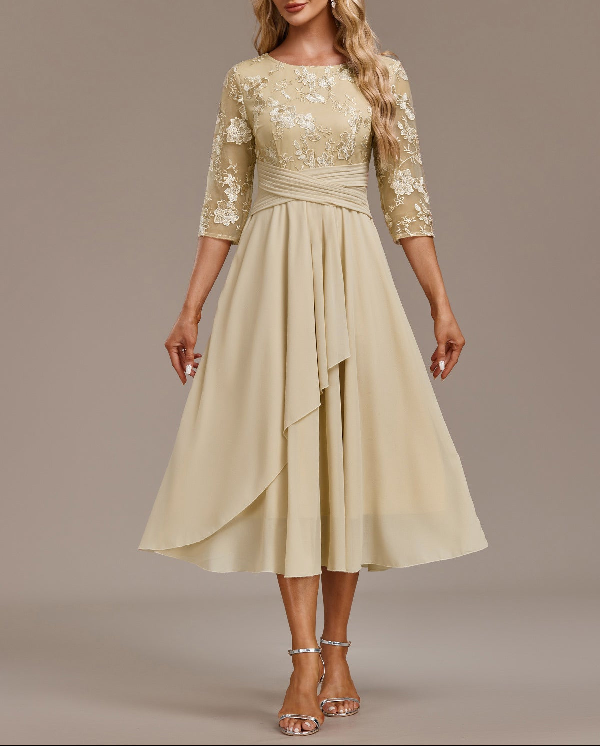 Elin™ - Champagnekjole med fine broderier