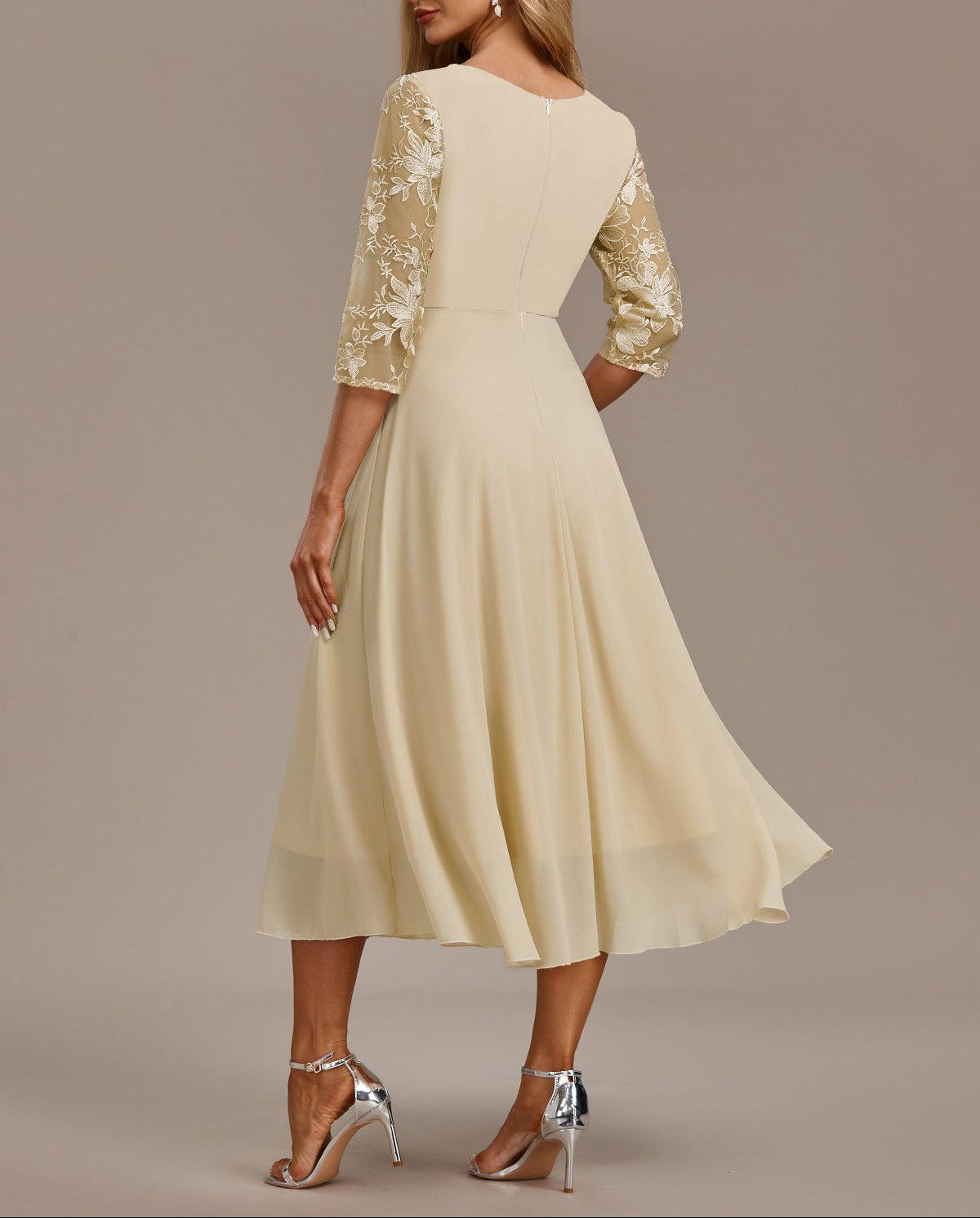 Elin™ - Champagnekjole med fine broderier