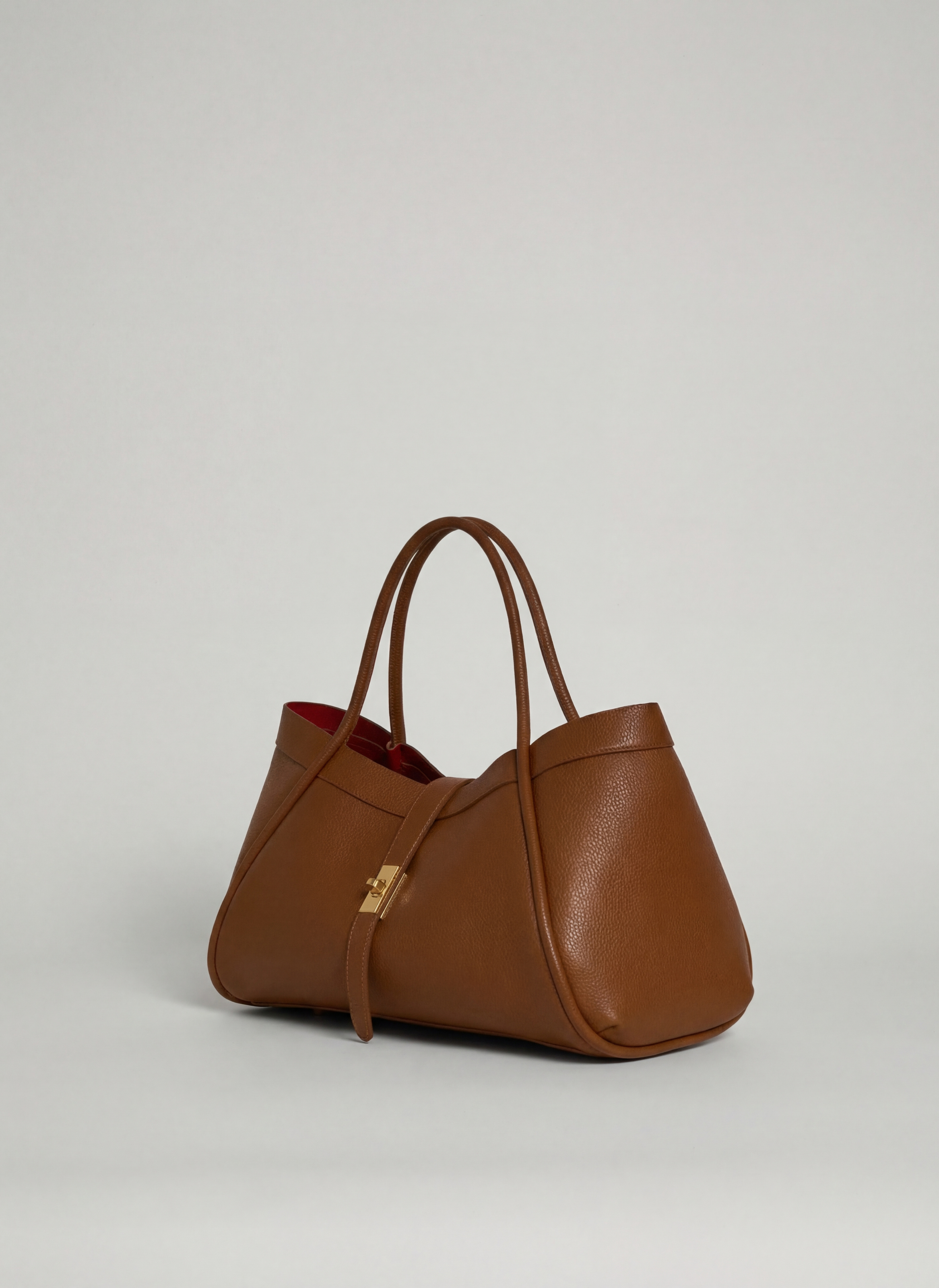 Mayfair Media-taske i Togo-kalveskind – cognac
