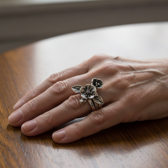 Vintage lagdelt sølvring med blomst