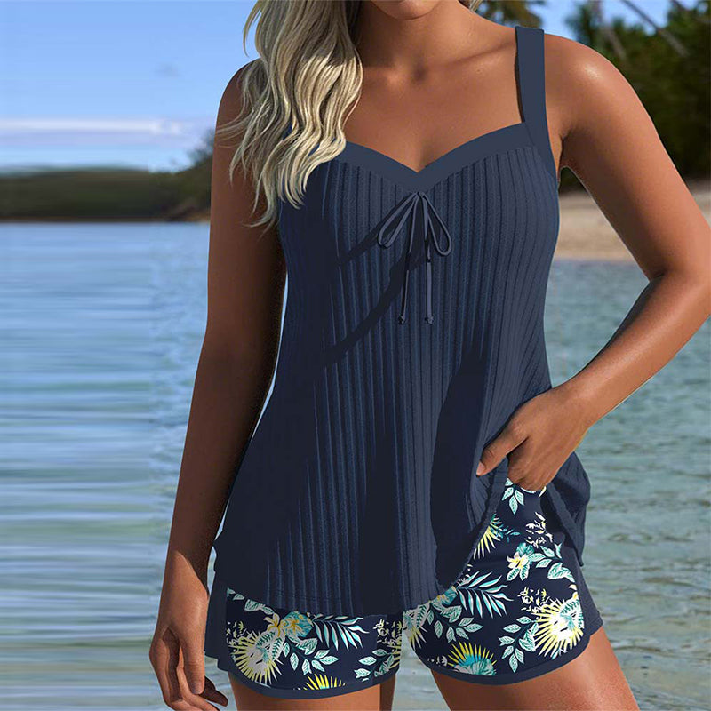 Lana – Stribet tankini med todelte strandshorts