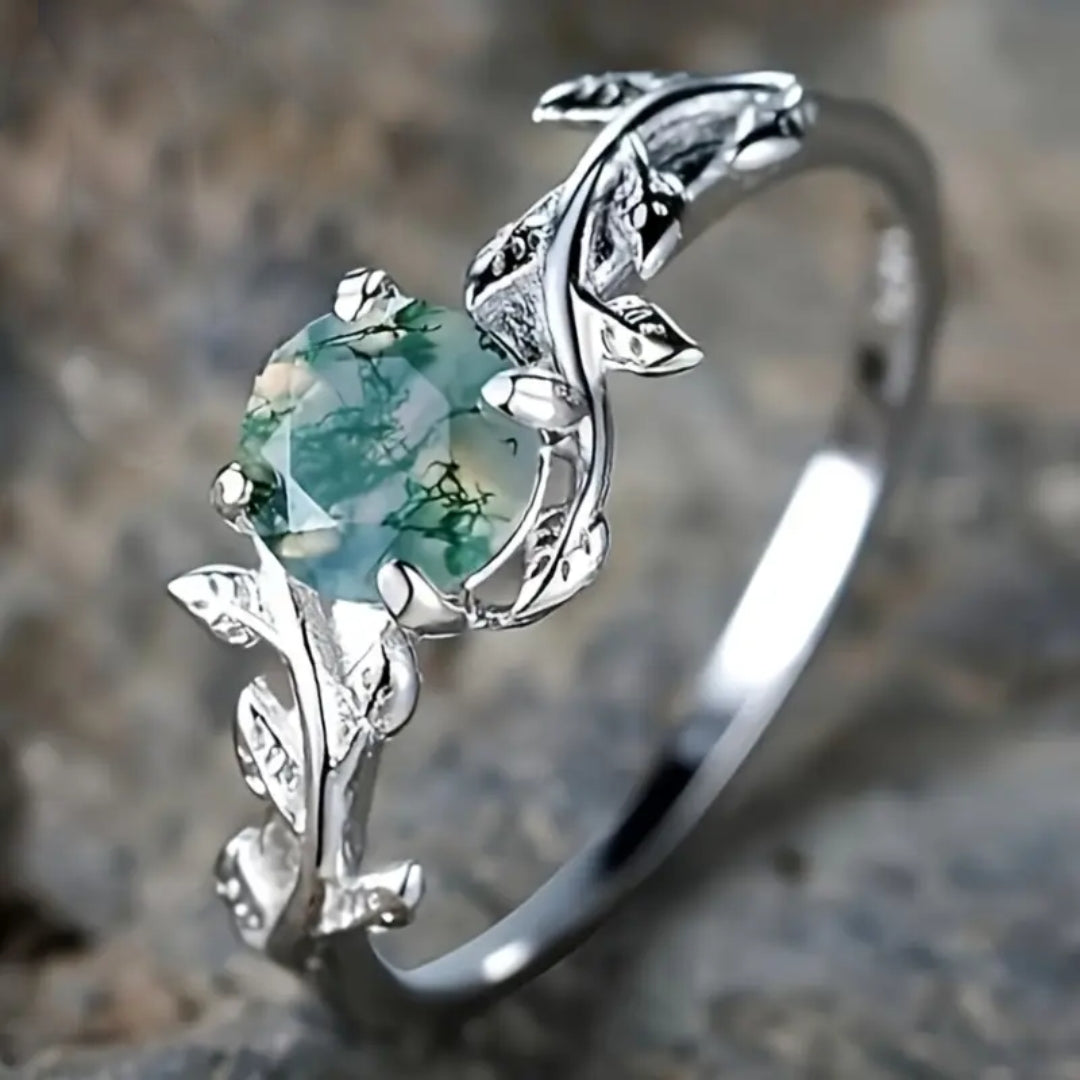Vintage forsølvet ring med grøn sten