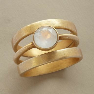 Vintage guldring med indlagt månesten