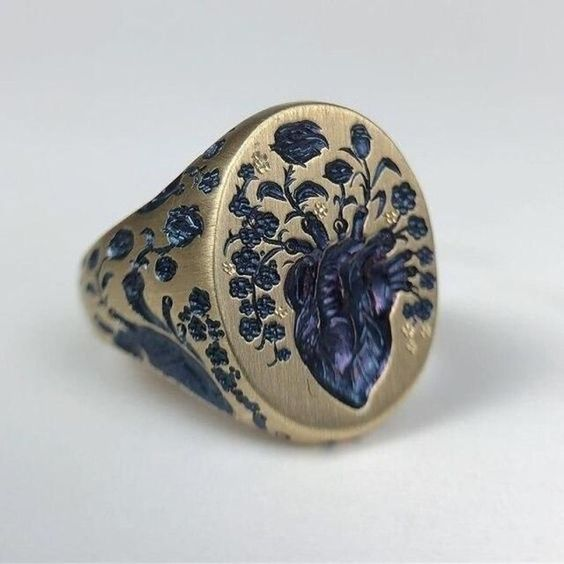 Vintage guldring med blå blomst