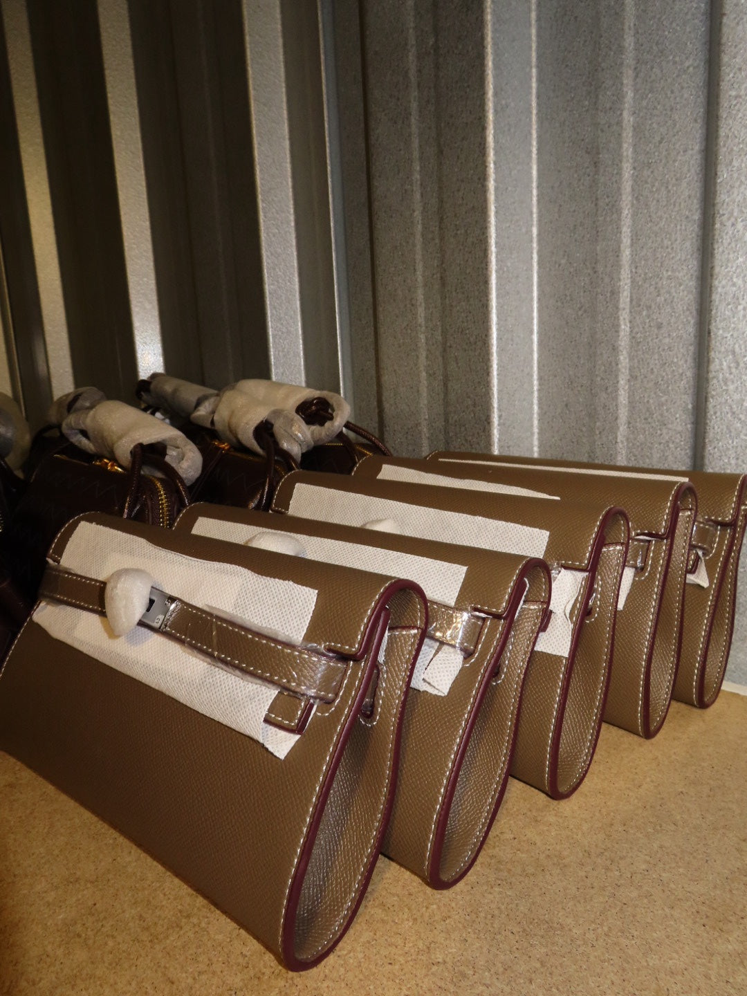 Signaturclutch taupe