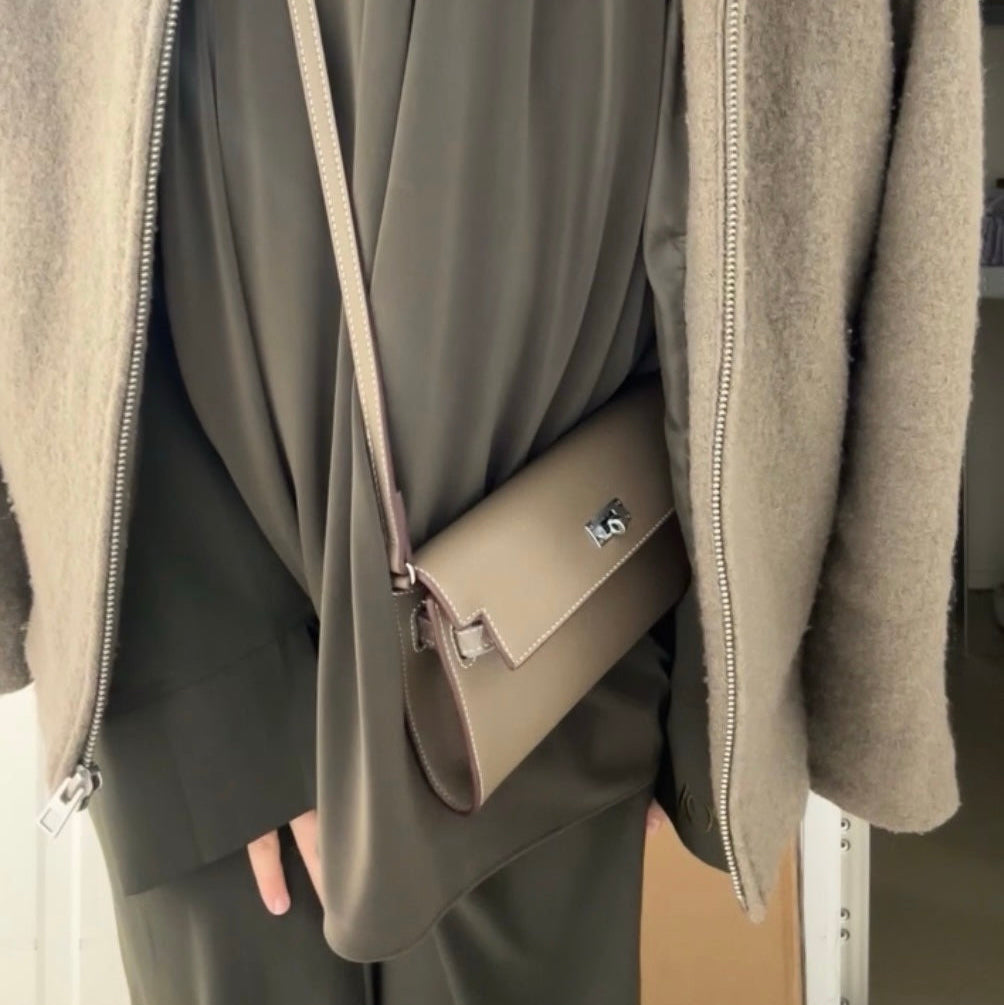 Signaturclutch taupe