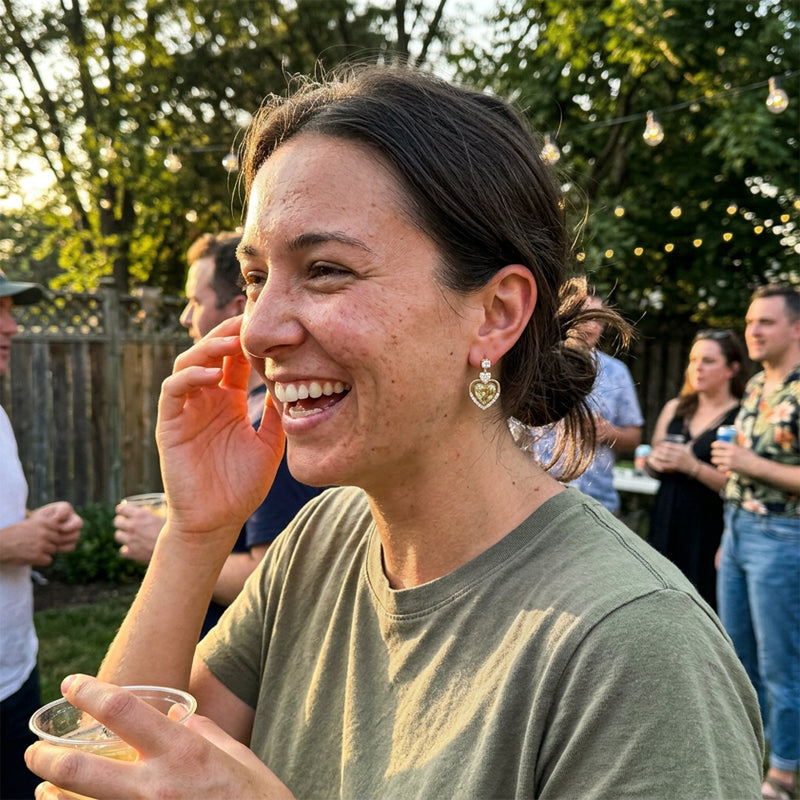Freja funklende dobbelthjerte-øreringe i champagnefarve